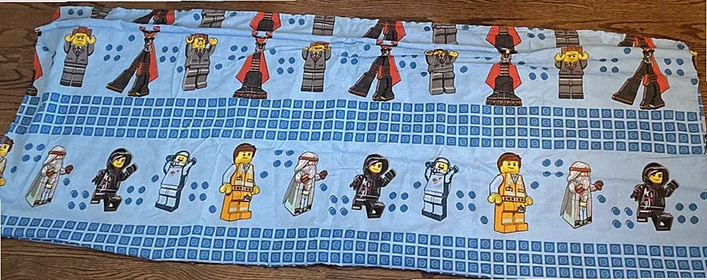2014 LEGO Movie Flat Twin Size Bed Sheet / Tapestry 90”x 64” Wall Hanging