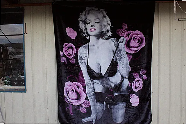 MARILYN MONROE LUST ROSE FLOWER QUEEN SIZE BLANKET BEDSPREAD