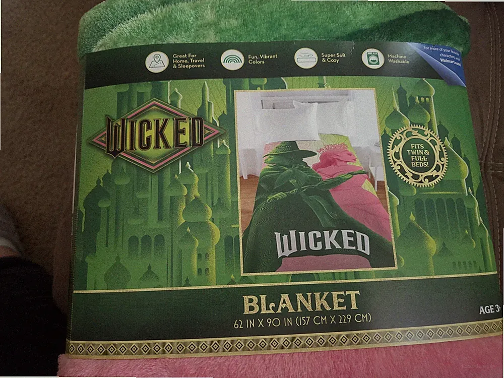 Wicked Throw Long Large Bed Blanket 62x 90 Movie Plush Pink Green Glinda Elphaba